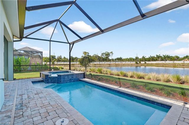 8813 Yucatan CT, Naples, FL 34112