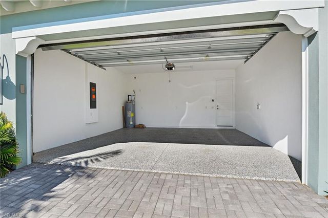 8813 Yucatan CT, Naples, FL 34112