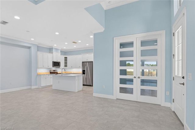 8813 Yucatan CT, Naples, FL 34112