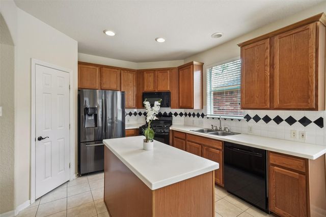 122 W Russet Grove Circle, The Woodlands, TX 77384