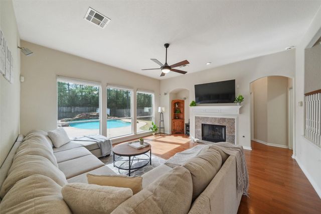 122 W Russet Grove Circle, The Woodlands, TX 77384