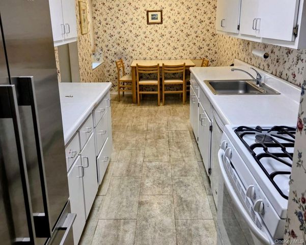 360 Central Avenue 415, Lawrence, NY 11559
