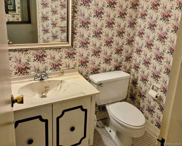 360 Central Avenue 415, Lawrence, NY 11559