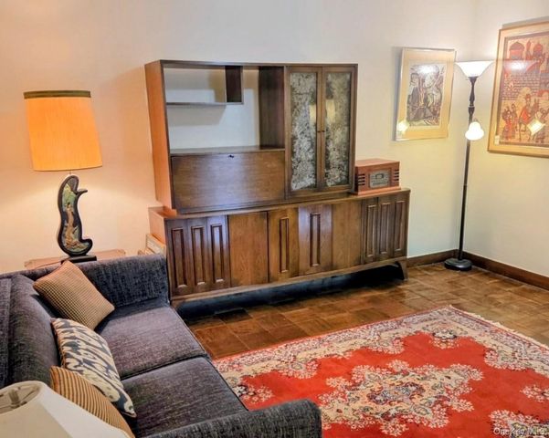 360 Central Avenue 415, Lawrence, NY 11559