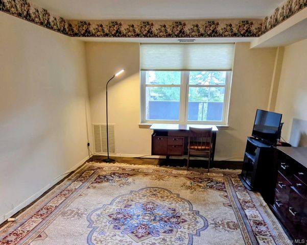 360 Central Avenue 415, Lawrence, NY 11559