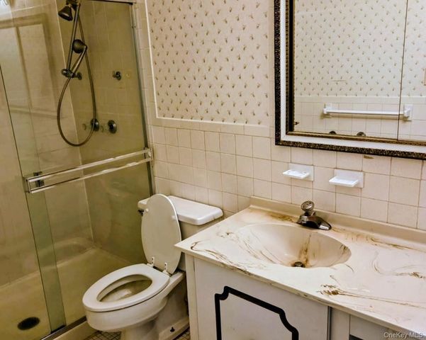 360 Central Avenue 415, Lawrence, NY 11559