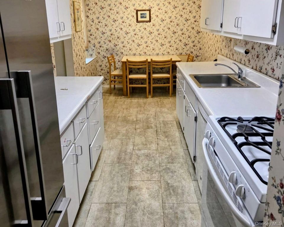 360 Central Avenue 415, Lawrence, NY 11559 — photo 5