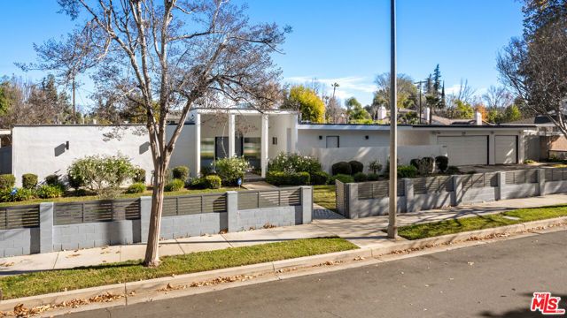 6228 Sale Avenue, Woodland Hills (los Angeles), CA 91367