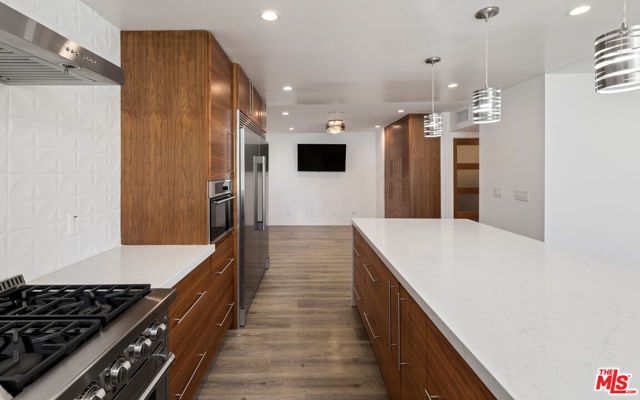 6228 Sale Avenue, Woodland Hills (los Angeles), CA 91367