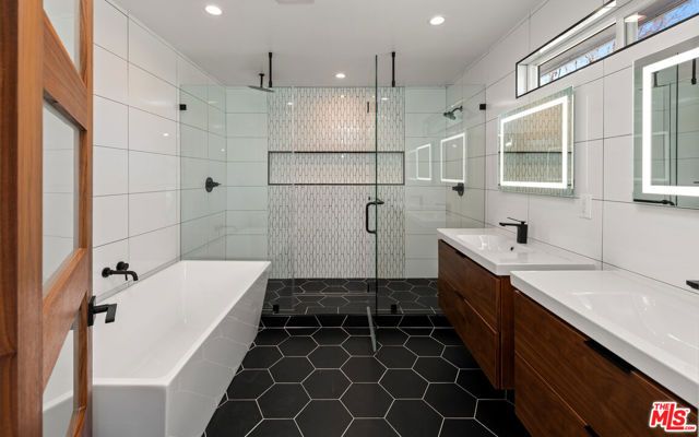 6228 Sale Avenue, Woodland Hills (los Angeles), CA 91367