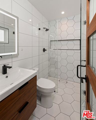 6228 Sale Avenue, Woodland Hills (los Angeles), CA 91367