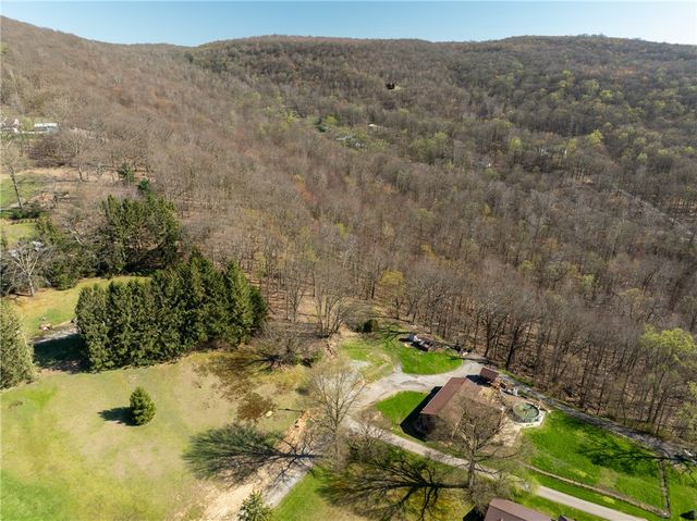 221 Malvina Ln, Unity Twp, PA 15650
