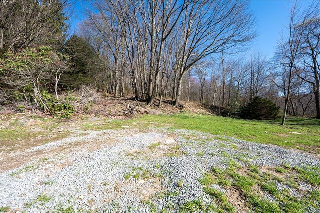 221 Malvina Ln, Unity Twp, PA 15650