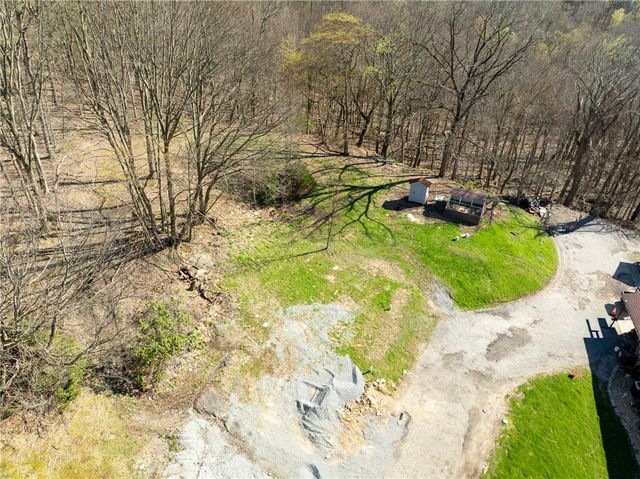 221 Malvina Ln, Unity Twp, PA 15650