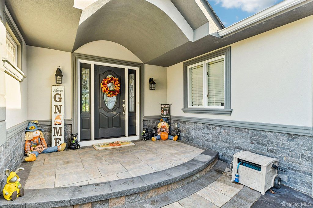 5 Corwin Court, Dix Hills, NY 11746 — photo 4