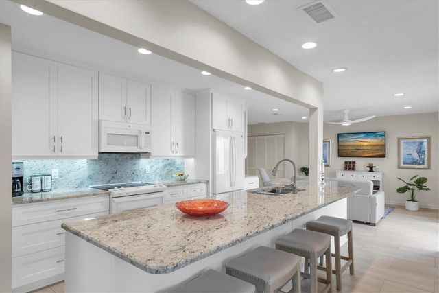 7410 9TH AVENUE W 7410, Bradenton, FL 34209