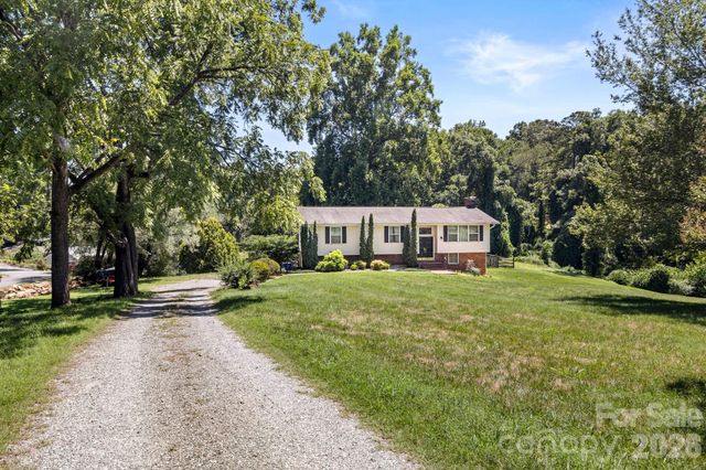 5225 Wolfe Road, Hickory, NC 28601