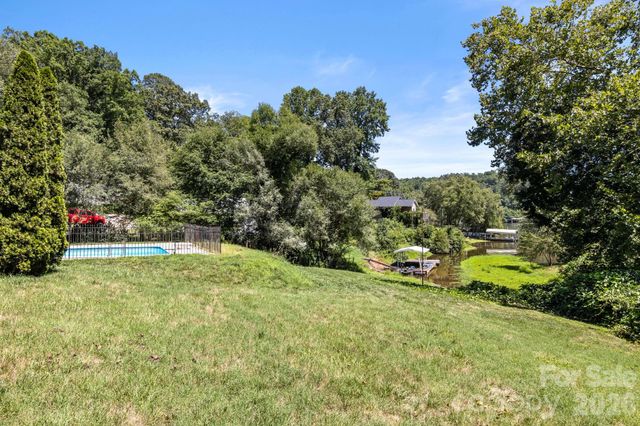 5225 Wolfe Road, Hickory, NC 28601