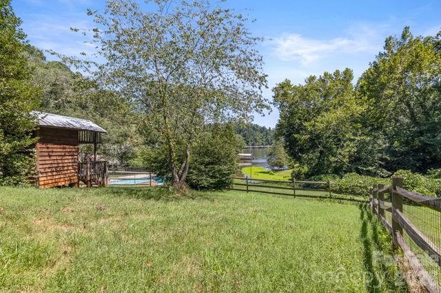 5225 Wolfe Road, Hickory, NC 28601