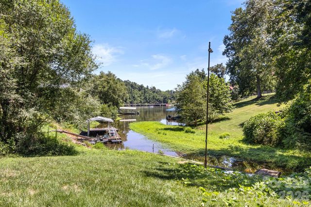 5225 Wolfe Road, Hickory, NC 28601