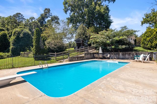 5225 Wolfe Road, Hickory, NC 28601
