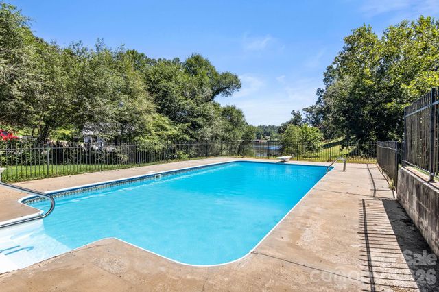 5225 Wolfe Road, Hickory, NC 28601