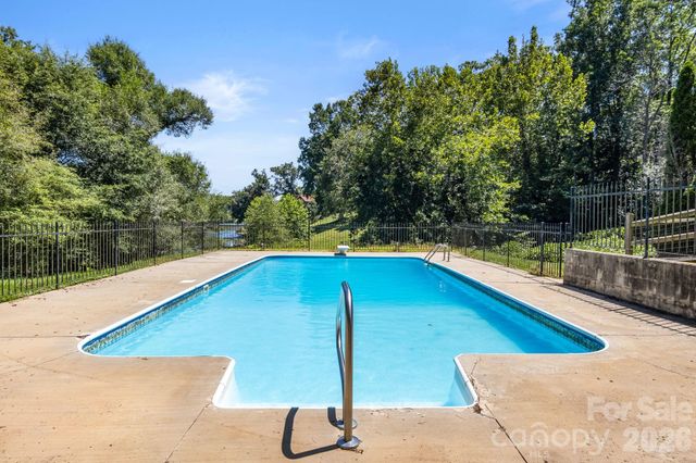 5225 Wolfe Road, Hickory, NC 28601