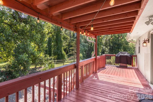 5225 Wolfe Road, Hickory, NC 28601