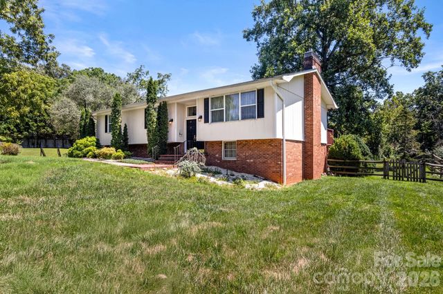5225 Wolfe Road, Hickory, NC 28601