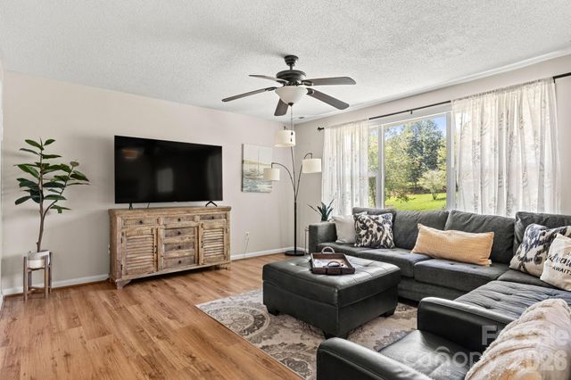 5225 Wolfe Road, Hickory, NC 28601