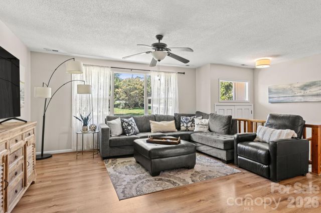 5225 Wolfe Road, Hickory, NC 28601