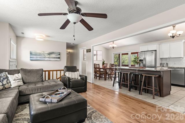 5225 Wolfe Road, Hickory, NC 28601