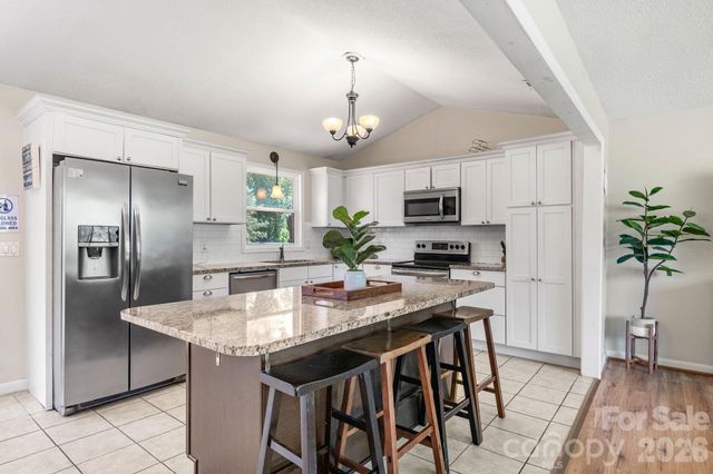 5225 Wolfe Road, Hickory, NC 28601