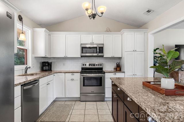 5225 Wolfe Road, Hickory, NC 28601