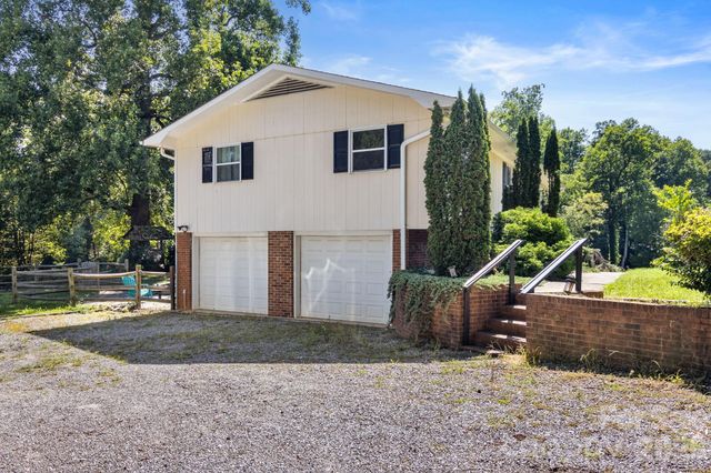 5225 Wolfe Road, Hickory, NC 28601