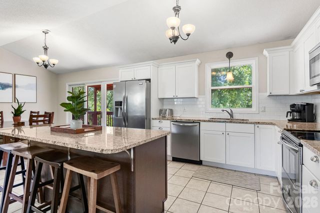 5225 Wolfe Road, Hickory, NC 28601