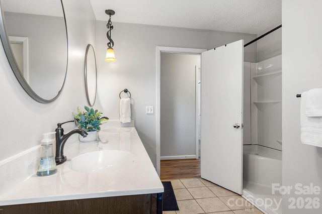 5225 Wolfe Road, Hickory, NC 28601