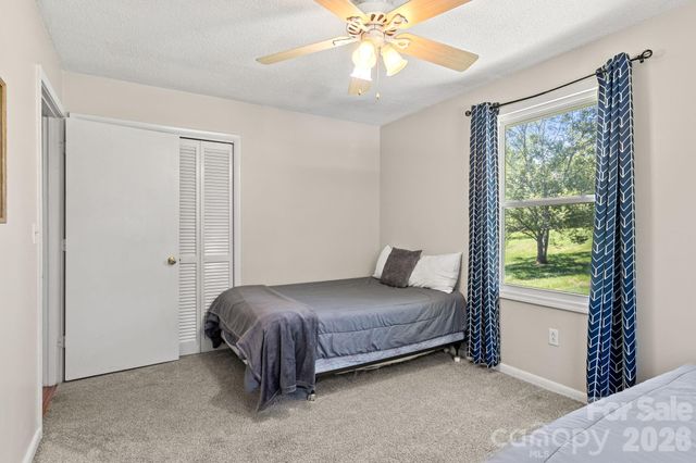 5225 Wolfe Road, Hickory, NC 28601