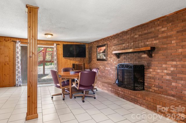 5225 Wolfe Road, Hickory, NC 28601