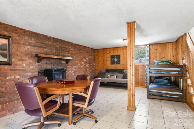 5225 Wolfe Road, Hickory, NC 28601