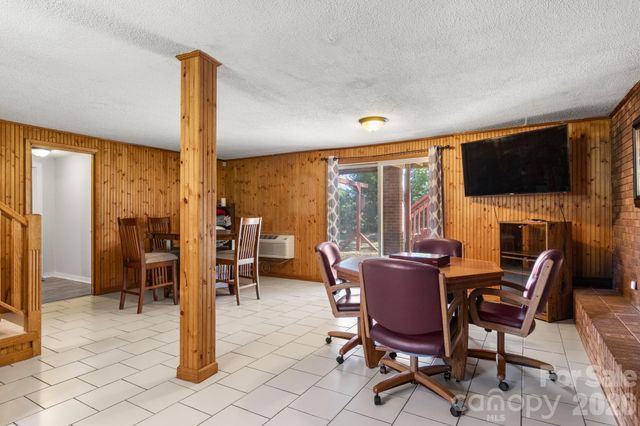 5225 Wolfe Road, Hickory, NC 28601