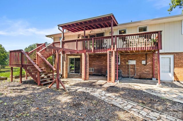 5225 Wolfe Road, Hickory, NC 28601
