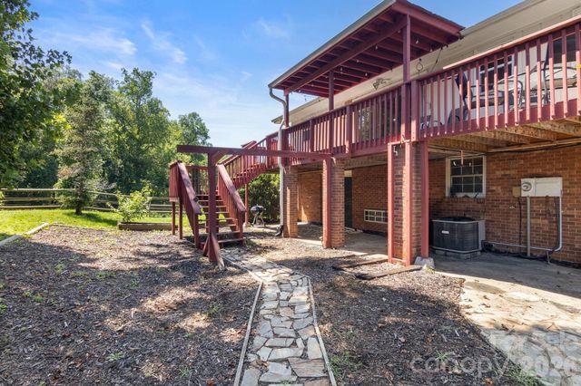 5225 Wolfe Road, Hickory, NC 28601