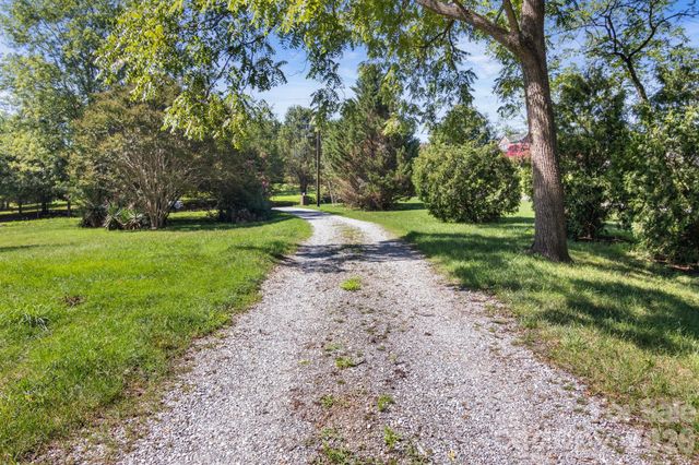 5225 Wolfe Road, Hickory, NC 28601