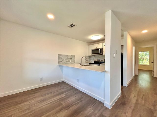 6409 Burns ST 305, Austin, TX 78752