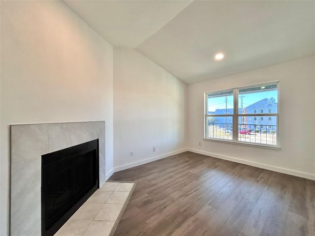 6409 Burns ST 305, Austin, TX 78752