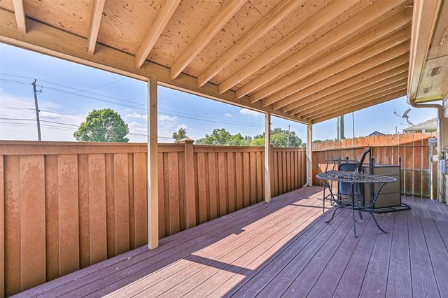 1726 Village Townhome Drive, Pasadena, TX 77504