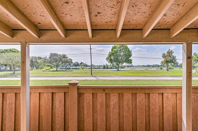 1726 Village Townhome Drive, Pasadena, TX 77504