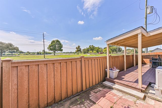 1726 Village Townhome Drive, Pasadena, TX 77504