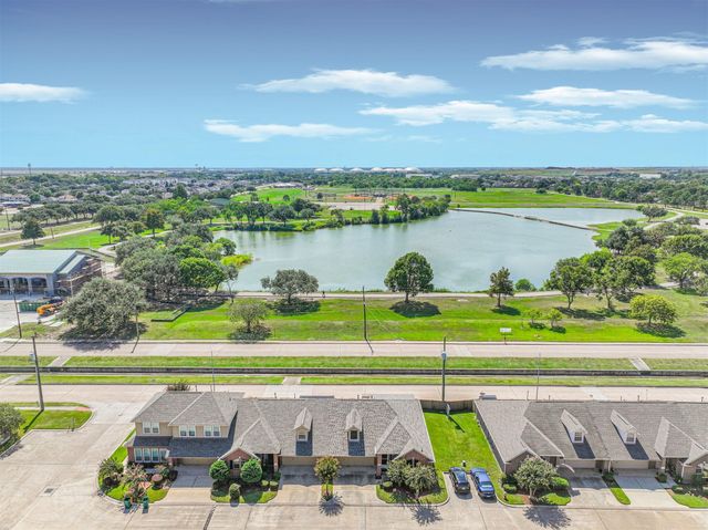 1726 Village Townhome Drive, Pasadena, TX 77504